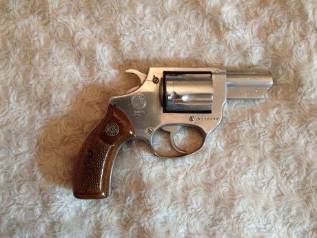 Vendo Revolver Astra calibre 38, 2 pulgadas, color acero, esta nuevo, no ha tenido uso apenas, se ha disparado 00