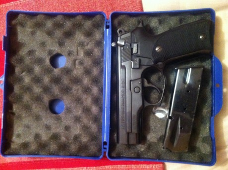 Astra A-90 9mm con un cargador como nueva ,sin arañazos ,Guiable para A y B,con su caja. 150€ no negociables 01