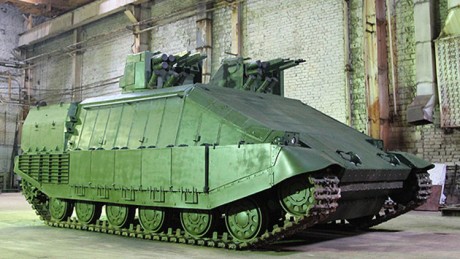 Con permiso, copio/pego: me ha gusta mucho como lo explican:
https://es-la-guerra.blogspot.com.es/2015/11/el-tanque-para-matar-rusos-de-risa.html

El 00