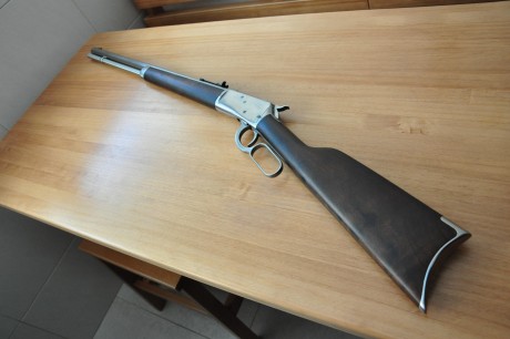 Un amigo me pide que le ponga a la venta es te rifle.
Es un  Rossi . Calibre .38-.357
Lo he visto y está 01