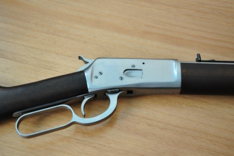 Un amigo me pide que le ponga a la venta es te rifle.
Es un  Rossi . Calibre .38-.357
Lo he visto y está 00