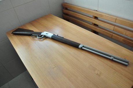 Un amigo me pide que le ponga a la venta es te rifle.
Es un  Rossi . Calibre .38-.357
Lo he visto y está 12