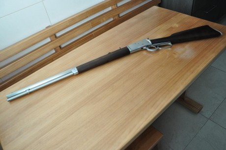 Un amigo me pide que le ponga a la venta es te rifle.
Es un  Rossi . Calibre .38-.357
Lo he visto y está 10
