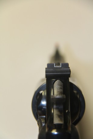 COMO NUEVO 

 S&W 586 4" PAVON 350€

S&w 357/38, NO ha tirado mas de 300 tiros y siempre 70