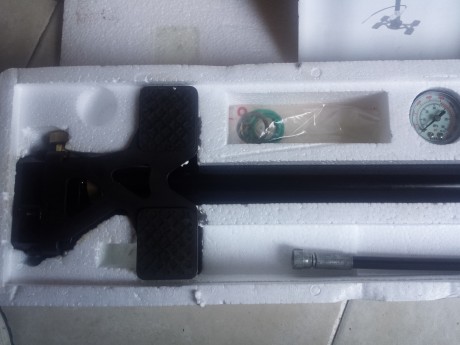 Vendo bomba para pcp carga hasta 300 bares por lo que cargar a 200 se hace más cómodo va con juego de 00