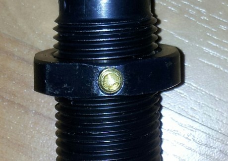 El seater die esta en perfecto estado. El full length die tiene limada la rosca de la parte superior. 10