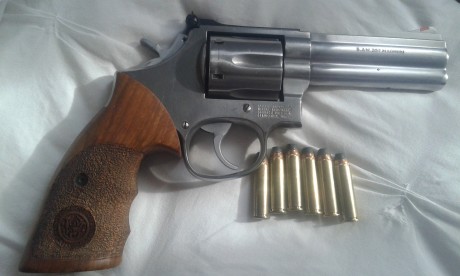  pistola 45 2.jpg 
 pistola 45.jpg 
 revolver.jpg  00