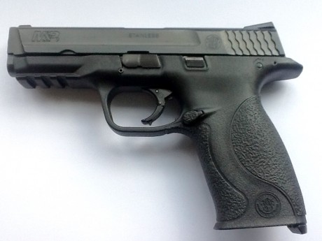 Cambio Smith and Wesson MP9 por Glock 17, también vendo por 230€ (portes incluidos) Dos cargadores, maletín 01