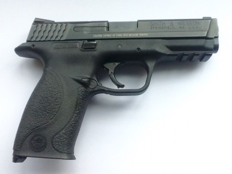 Cambio Smith and Wesson MP9 por Glock 17, también vendo por 230€ (portes incluidos) Dos cargadores, maletín 00