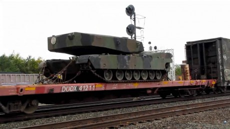 A simple vista parece un "MBT Revolution" fabricado por Rheinmetall, al que le han puesto un 111