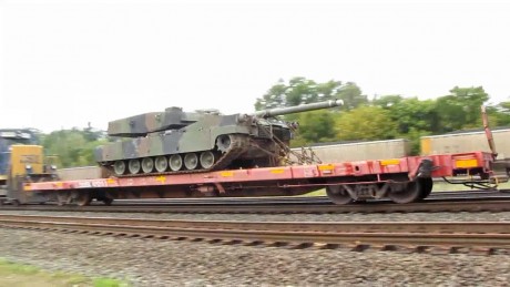 A simple vista parece un "MBT Revolution" fabricado por Rheinmetall, al que le han puesto un 120