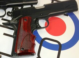 Vendo cachas para pistolas Colt 1911, y todos sus clones, en madera exótica de cocobolo.
-Picadas a 18 40