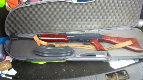 un amigo vende este cacharrillo en 300€
está perfecto y apenas usado
lo dá con maletín, un guardamanos 00