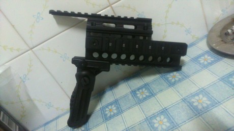 un amigo vende este cacharrillo en 300€
está perfecto y apenas usado
lo dá con maletín, un guardamanos 12