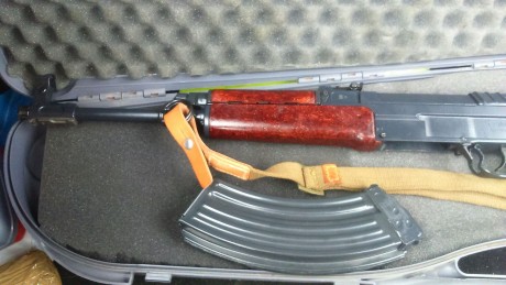 un amigo vende este cacharrillo en 300€
está perfecto y apenas usado
lo dá con maletín, un guardamanos 11