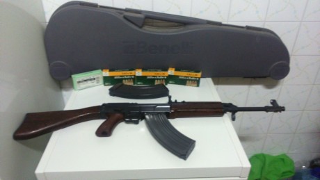 un amigo vende este cacharrillo en 300€
está perfecto y apenas usado
lo dá con maletín, un guardamanos 10