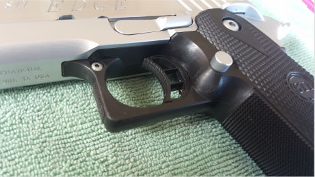 Muy buenas a todos!!!!

Pongo a la venta esta magnifica arma por no usar.
La pistola esta completamente 60