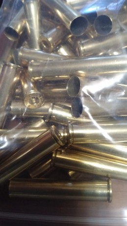 Vendo lo siguiente ya que no tengo rifles de estos calibres:


Dies Lee 30-30 Win + 230 Vainas= 60 euros 00