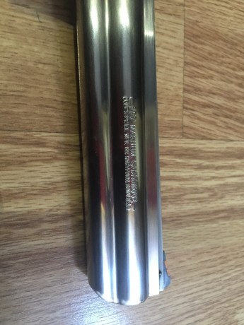 Pues eso, que vendo el revolver está 9,95 sobre 10, muy buen estado, apenas usado, con cachas Colt de 01