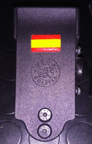Buenas noches:

Haciendo limpia me han salido las siguientes cosas:

- Funda IPSC en kydex para 1911 monohilera. 11