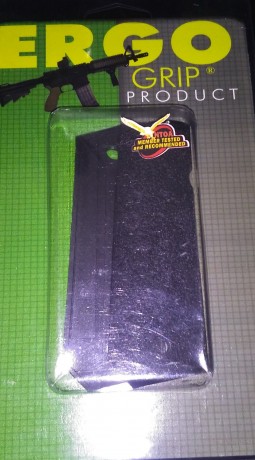 Buenas noches:

Haciendo limpia me han salido las siguientes cosas:

- Funda IPSC en kydex para 1911 monohilera. 22