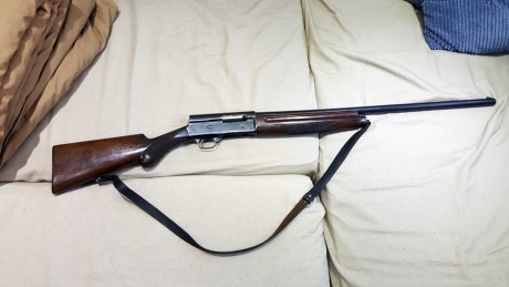 cambio la mítica browning auto 5, tambien llamada "la cheposa".

Tengo entendido que fué el 00