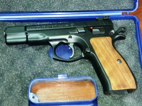 PISTOLA CZ 85 COMBAT Y KIT DEL 22
Por abandono de afición, vendo Pistola CZ COMBAT 9MM negra con 2 cargadores 00