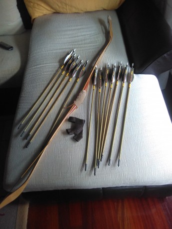 se vende arco turco de 50 libras con 12 flechas de madera y con pluma egolas, mas guante de tiro, se vende 01