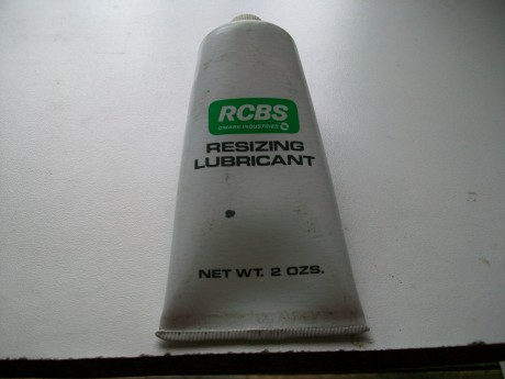 En Madrid, vendo:
- Recalibrador Lee, calibre 32, .311", Rfª B-6. Es un recalibrador para prensa.15 01