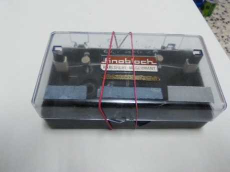 Vendo gafas para tiro, con diafragma y parche, la caja de plastico esta rota por la bisagra. VENDIDAS 02