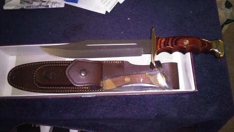 - Muela Bowie canguro con navaja, estado a estrenar con su funda, de la caja al armario, dispongo de la 00