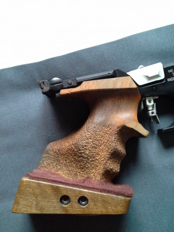 Hola
Cambio cachas para Steyr LP1 ó LP10 en talla M, las cambio por otras en talla S.
Son de diestro y 02
