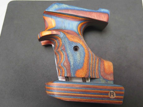 Vendo empuñadura de zurdo de la pistola FEINWERKBAU AW 93 de la casa Rink enviada hacer a Alemania.
Precio 01