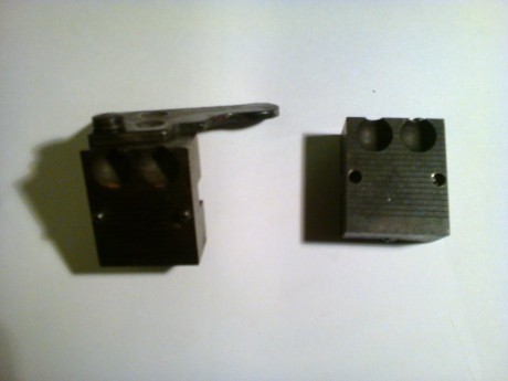 Vendo molde para bala redonda, dos huecos, calibre .457 
Sin tenazas. Usado en buen estado de conservación. 00