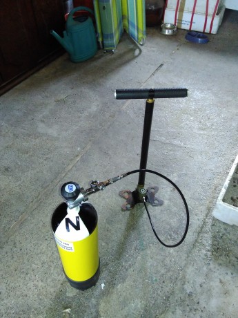 Hola buenas. Me surge esta duda. Si seria factible usar una botella de paintball  de aire comprimido  112