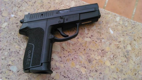 Un compañero vende esta pistola  SIG PRO SP 2009 calibre 9 parabellum. 
Prácticamente nueva sin uso. ha 00