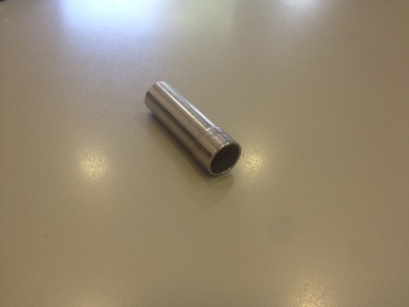 Vendo este Casquillo Guia de muelle recuperador para pistolas Colt, Infinity, STI o SPS. 
Es de acero 02