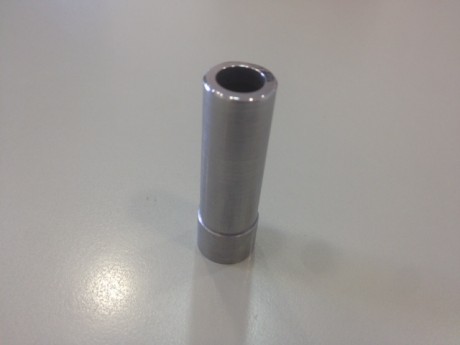 Vendo este Casquillo Guia de muelle recuperador para pistolas Colt, Infinity, STI o SPS. 
Es de acero 00