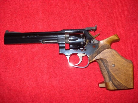 Buenas tardes:

Lo dicho, pongo en venta esta joya de la corona, un inigualable Manurhin MR 32 Match, 01