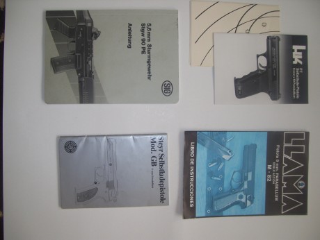 Hola
pongo a la venta varios manuales originales de las siguiente armas

-LLAMA M-82 , en Español   , 00