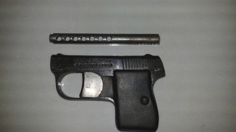 hola,tengo una pistola detonadora de la marca cometa en la que pone en los laterales de la corredera una 41