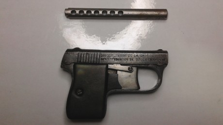 hola,tengo una pistola detonadora de la marca cometa en la que pone en los laterales de la corredera una 40