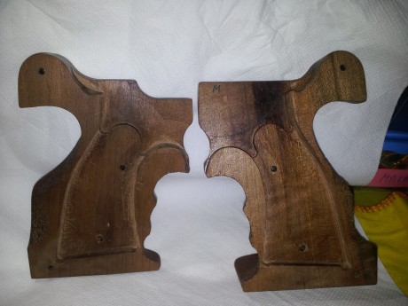 Pongo a la venta una cacha anatomica marca MORINI en talla "M" para revolver S&W K-14.
Esta 10