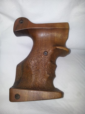 Pongo a la venta una cacha anatomica marca MORINI en talla "M" para revolver S&W K-14.
Esta 21
