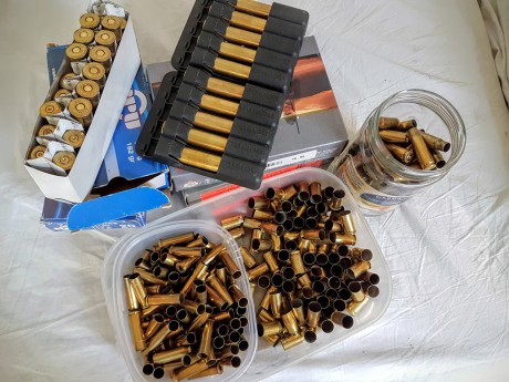 Vendo vainas:
                    100 del calibre 300             30eur
                    100       00