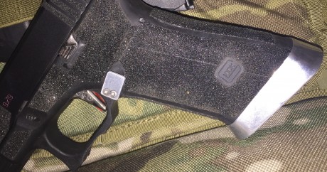  mi querida Glock 17 completamente customizada
-Cuerpo lijado y pulido para reducirlo a mano media-pequeña
-Ahuecado 31