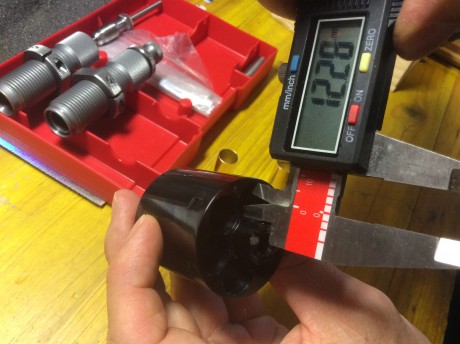 Hoy al estrenar unos dies Hornady del 45 Colt, concretamente el recalibrador. Al pasar la primera vaina 01