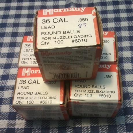 Hola, vendo 485 bolas Calibre .36 ( .350 ) marca Hornady, 4 cajas están precintadas aun y la 5ª contiene 01