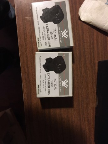 Se venden anillas para visor:

- Anillas Warne Maxima Altas desmontables tubo 30 mm .............. 90 00