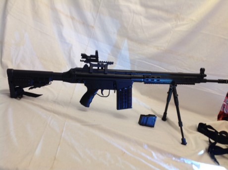 Hola
Vendo fusil Ar 15 marca CMMG, made
In Usa,calibre 9mm, cañon de 16".
Con los siguientes extras:
1 61